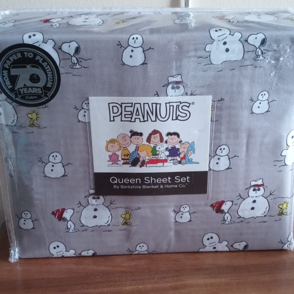 Snoopy Christmas queen sheets